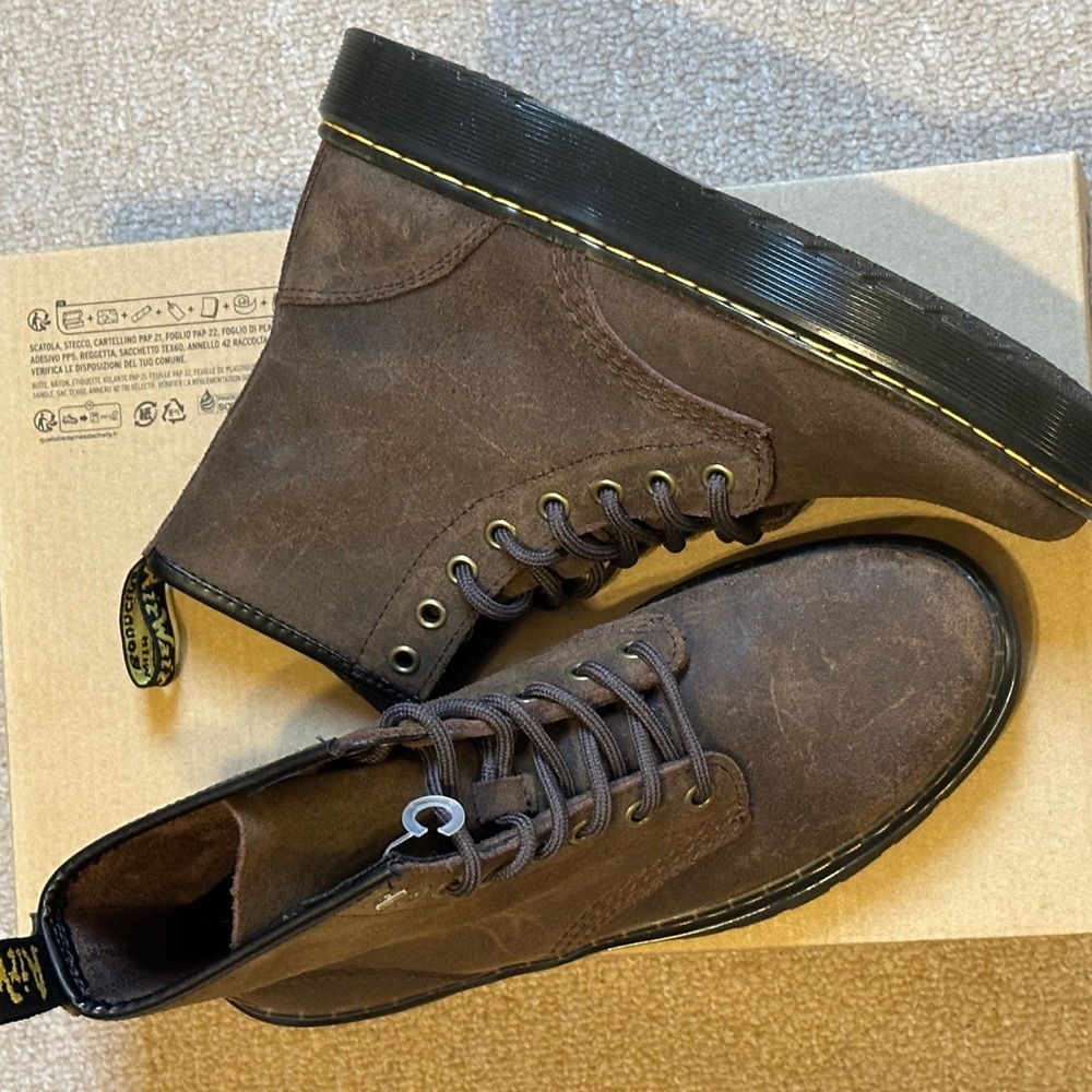 NEW Doc Martens Brown Leather Boots W6 M5 AirWair Docs Womens shoes NWT in box - Picture 15 of 16